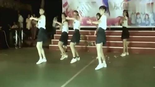 学生台上跳舞吃瓜视频在线观看,学生台上跳舞吃瓜，网友在线围观笑翻