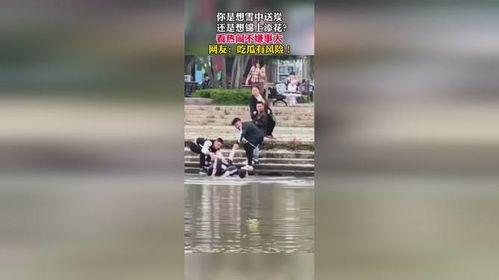 吃瓜群众地位视频播放,视频播放背后的社会现象解析